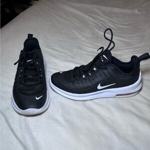 Nike Air Max sneaker youth size 5 black/white АН5222-001 5Y